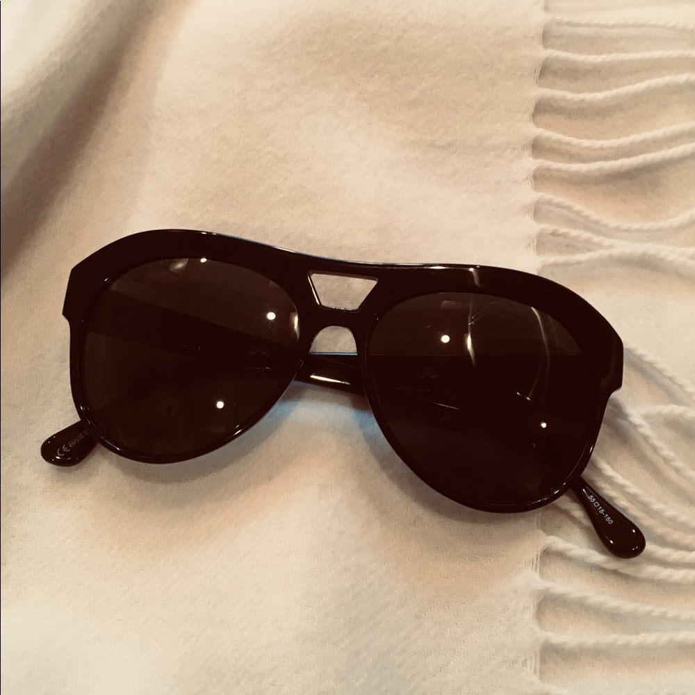 Elizabeth and James “Columbus” sunglasses aviator
